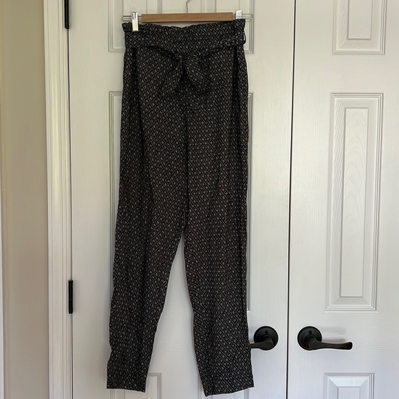 H&M High-Waist Cropped Pants - Picture 1 of 4